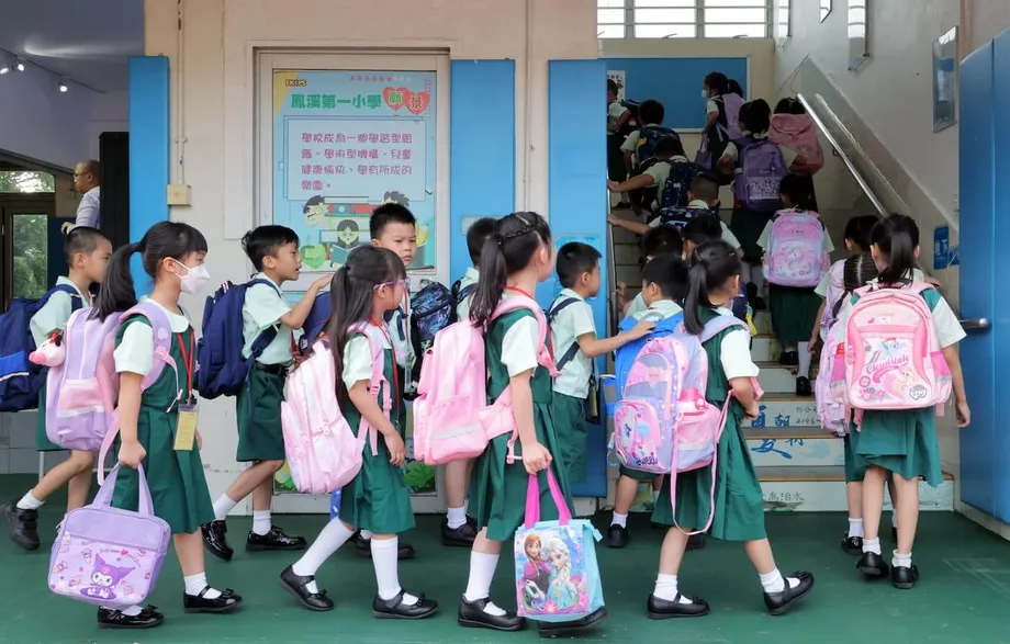 Nouveau programme d’anglais à Hong Kong : la sécurité nationale et le patriotisme au cœur de l’enseignement primaire