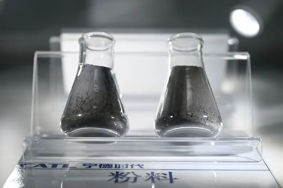 Les États-Unis imposent des droits de douane massifs sur le graphite chinois : quelles conséquences pour les véhicules électriques, l’industrie et les consommateurs ?