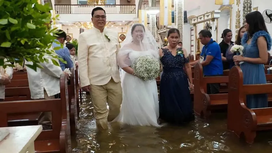 Mariages les pieds dans l’eau aux Philippines : amour, résilience et crise persistante des inondations