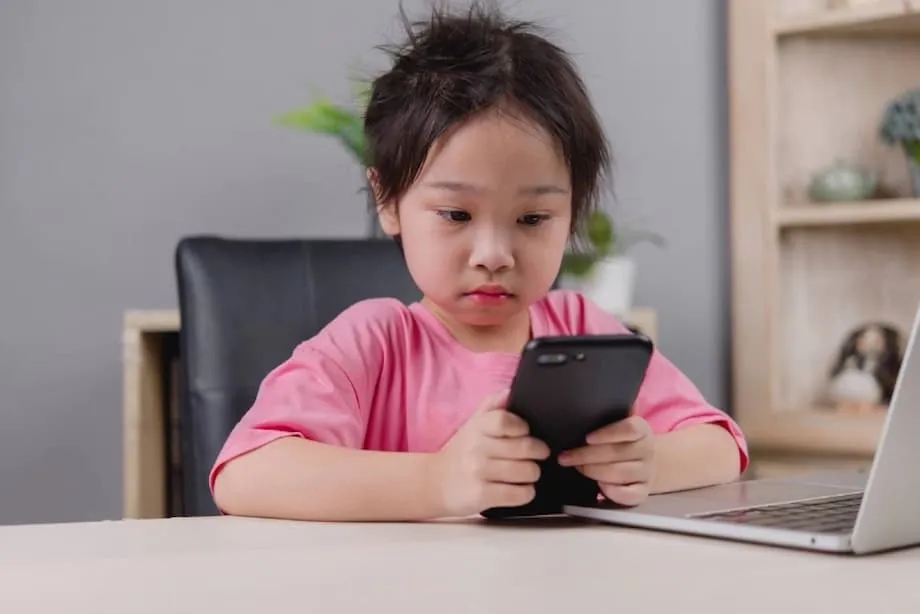 Les parents japonais peinent à préserver les habitudes de travail de leurs enfants et à limiter leur temps d’écran pendant les vacances d’été