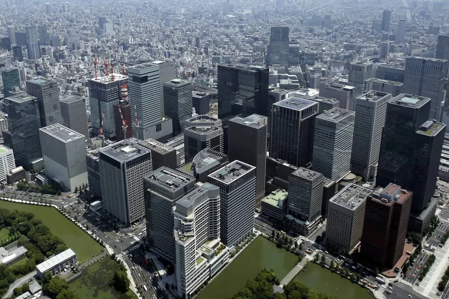 Le ratio entre offres d’emploi et demandeurs d’emploi au Japon tombe à 1,22 en juin : quelles conséquences pour l’économie et les travailleurs ?
