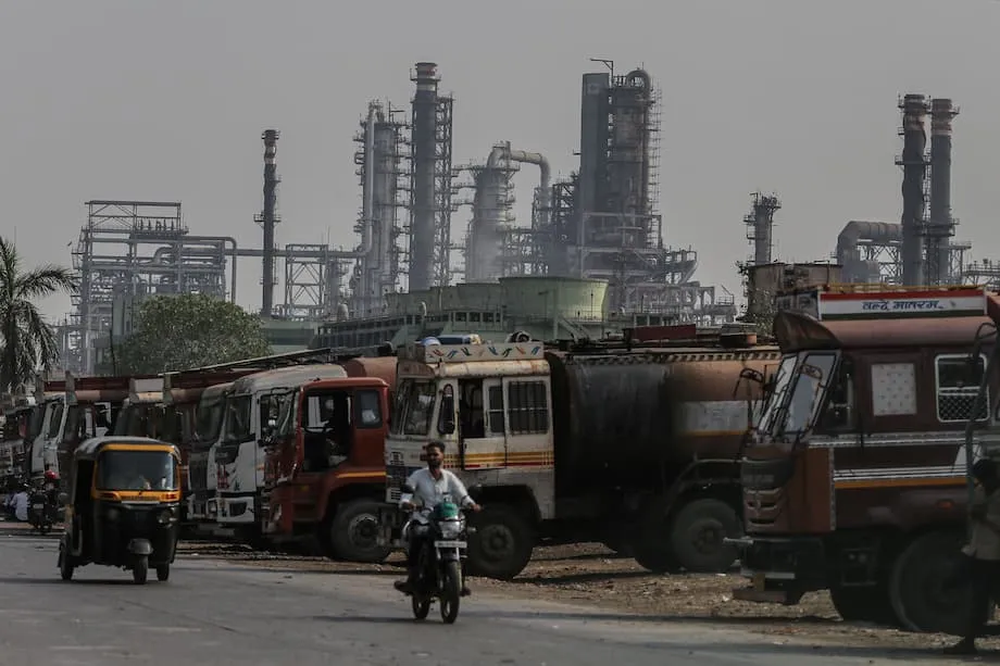 L’Inde face aux droits de douane américains en raison de ses importations de pétrole russe : le bras de fer à haut risque entre sécurité énergétique et géopolitique