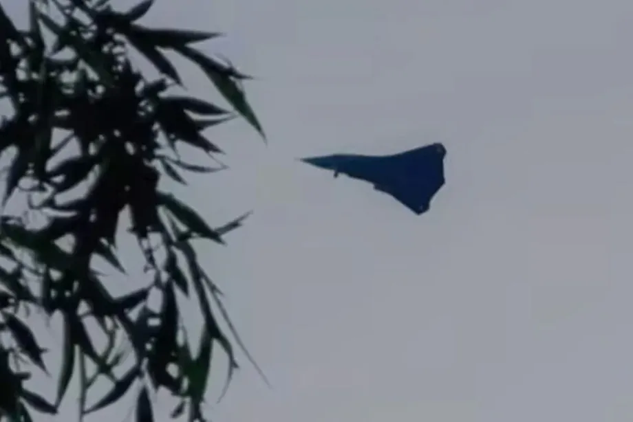 Le nouvel avion furtif chinois : un nouveau défi à la domination aérienne américaine dans la course aux chasseurs de sixième génération