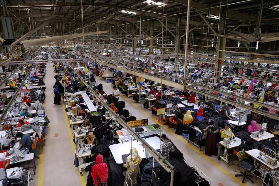 Le secteur de l’habillement au Bangladesh à la croisée des chemins : baisse des droits de douane américains, concurrence régionale et avenir du commerce mondial