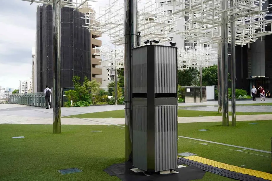 Face aux records de chaleur, les fabricants japonais de climatiseurs innovent pour rafraîchir les espaces extérieurs
