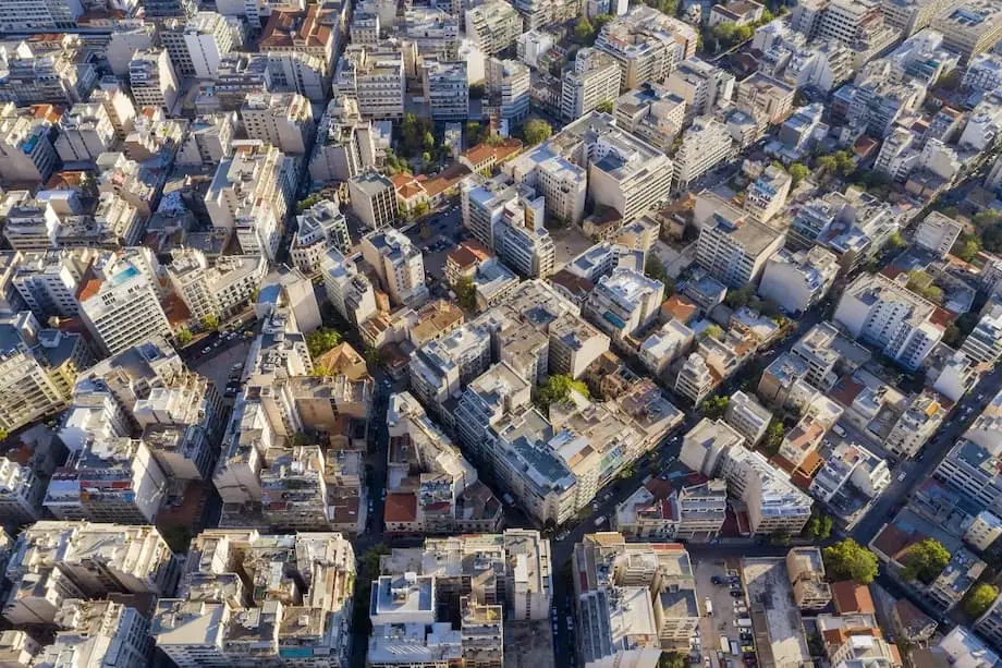 Comment les investissements chinois et le programme de visa doré transforment Athènes et la Grèce