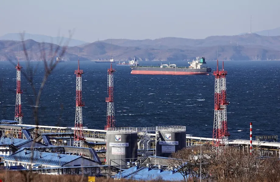 La Chine accroît ses importations de pétrole russe alors que les droits de douane américains frappent l’Inde : géopolitique, commerce et avenir des flux énergétiques mondiaux