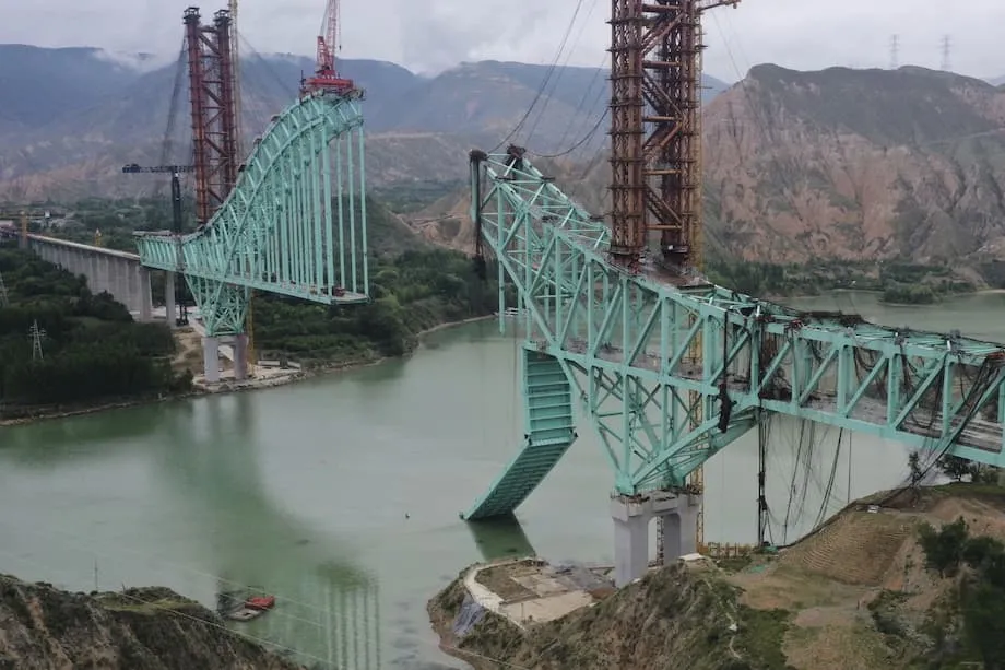Tragédie sur le fleuve Jaune : l’effondrement d’un pont au Qinghai, en Chine, fait 12 morts