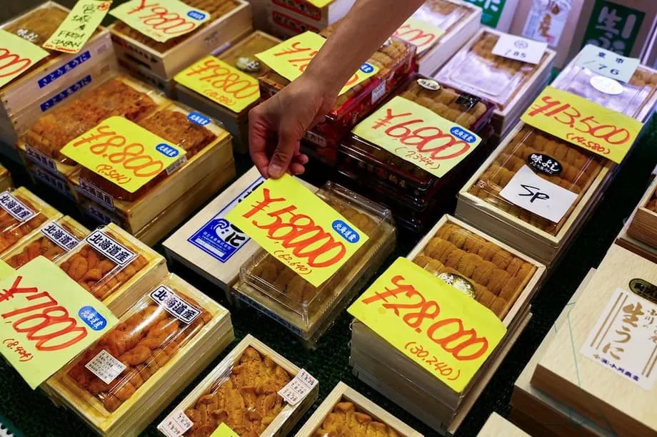 Réchauffement des océans et marées rouges : pourquoi l’oursin, mets prisé au Japon, devient hors de portée