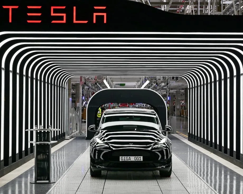 Les ventes de Tesla s’effondrent en Europe tandis que BYD décolle : les raisons du bouleversement du marché des voitures électriques