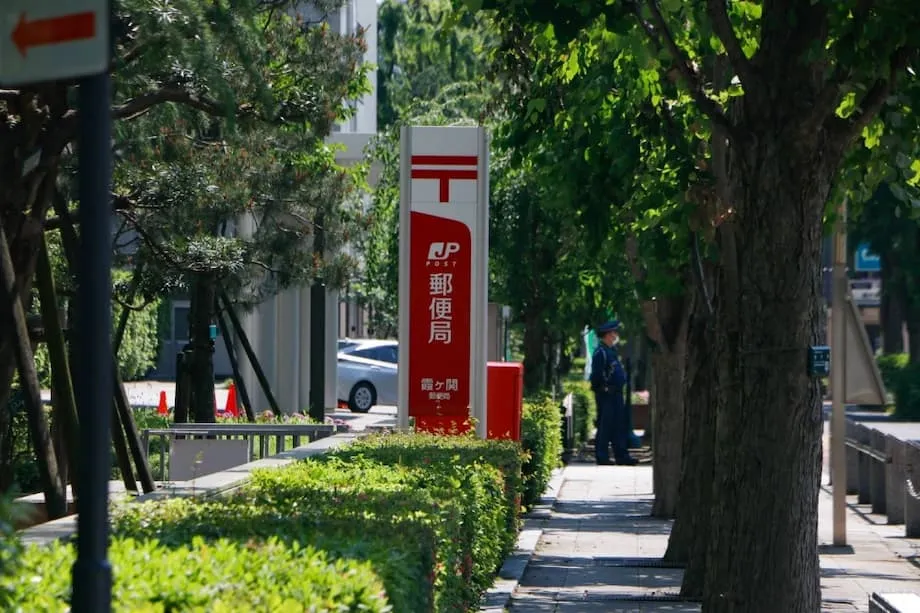 Japan Post et les services postaux du monde entier suspendent les envois de colis vers les États-Unis face à un vaste bouleversement des droits de douane