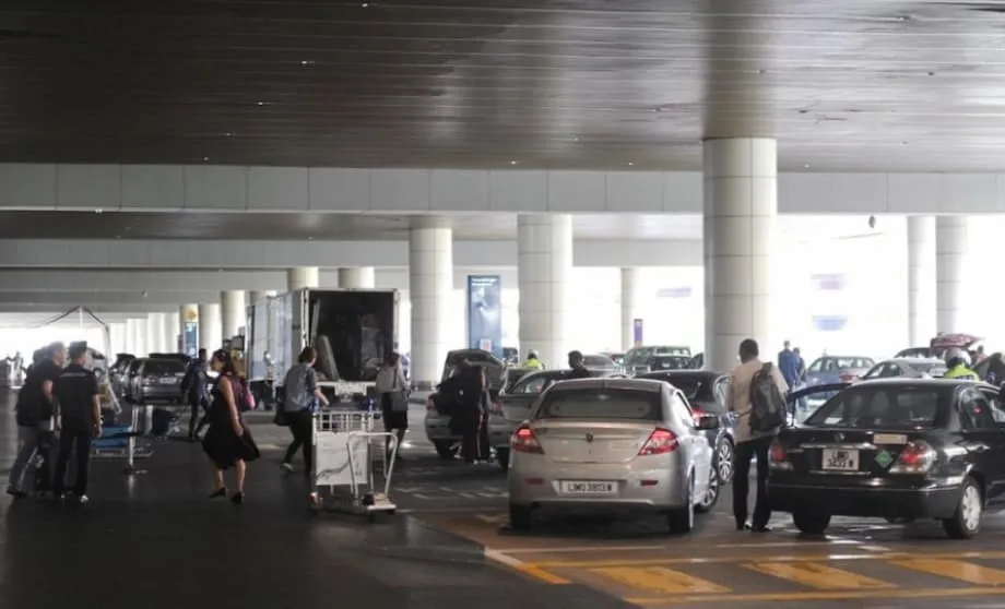 La Malaisie sévit contre les rabatteurs de taxis à KLIA : un combat pour son image, la sécurité et l’équité