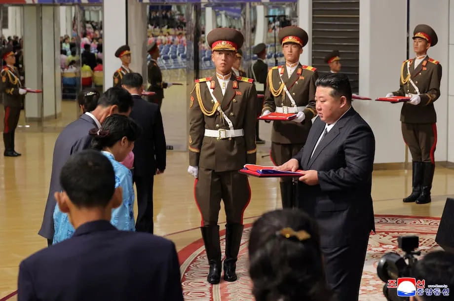 Kim Jong Un promet de soutenir les familles des soldats nord-coréens tués en combattant pour la Russie : dans les coulisses du pari coûteux de Pyongyang en Ukraine