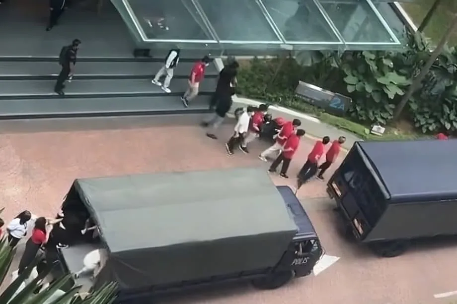La police malaisienne arrête plus de 400 personnes lors d’une vaste perquisition dans les locaux du groupe Doo, lié à Singapour, en pleine lutte contre les escroqueries