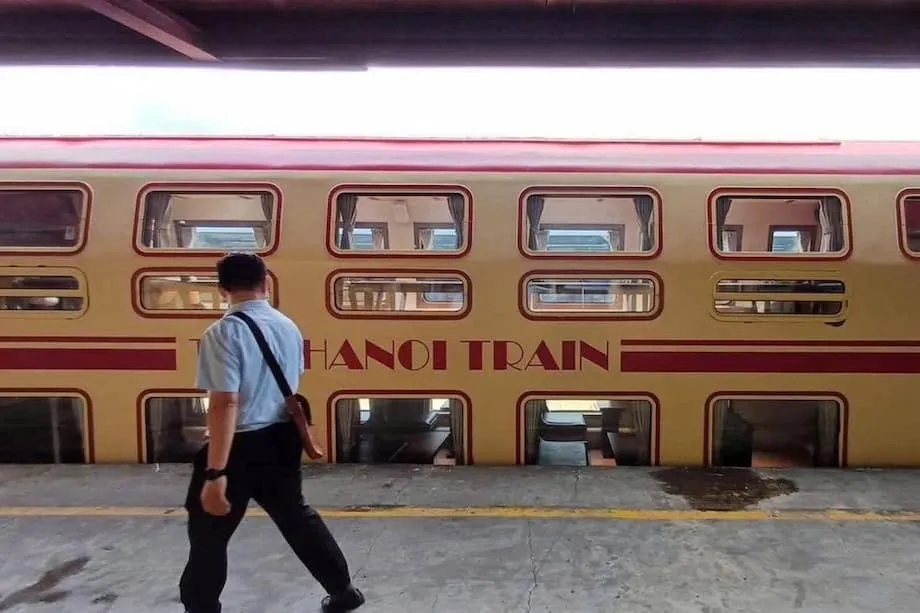 Le train patrimonial de Hanoï transforme le voyage ferroviaire en scène culturelle