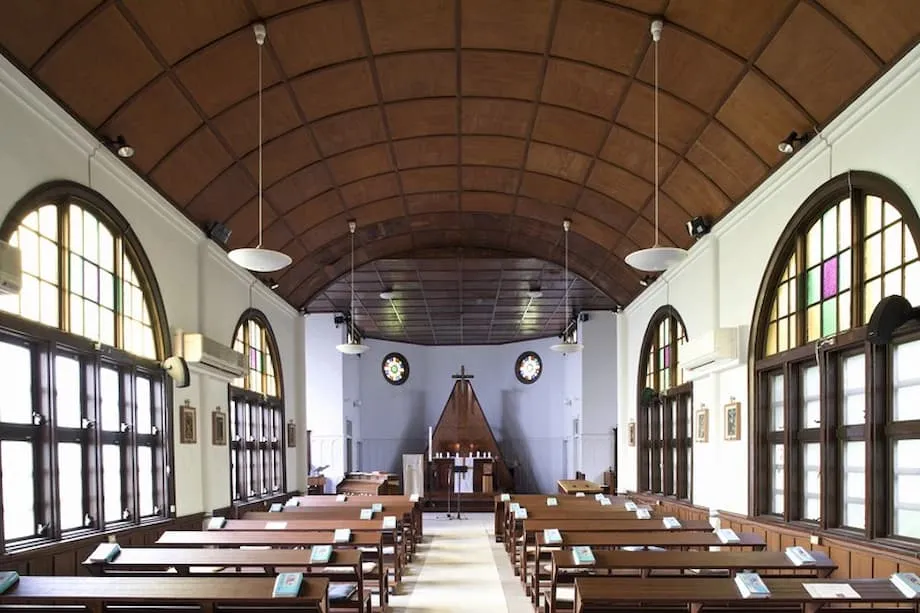 À l’intérieur de l’église catholique de Setagaya, un havre de paix à Tokyo avec une grotte de Lourdes