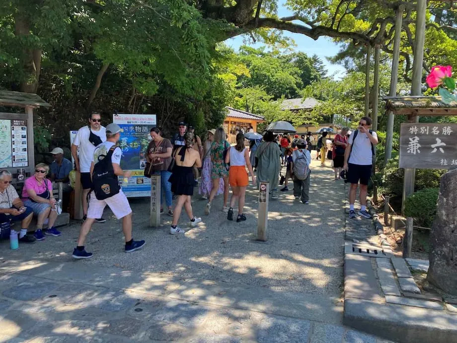 Kanazawa attire davantage de touristes occidentaux que d’Asiatiques de l’Est, à rebours des tendances touristiques japonaises