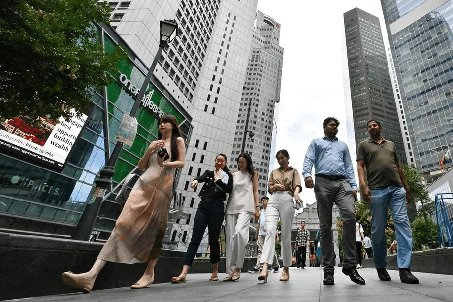 Comment Singapour peut préserver les emplois intermédiaires alors que l’IA transforme le travail