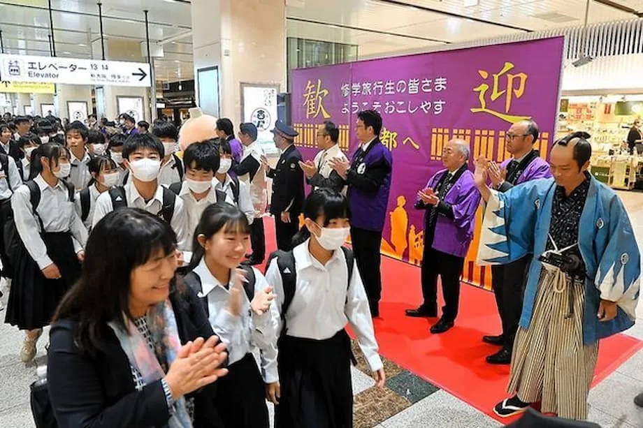 L’affluence à Kyoto pousse les écoles japonaises à repenser leurs voyages scolaires