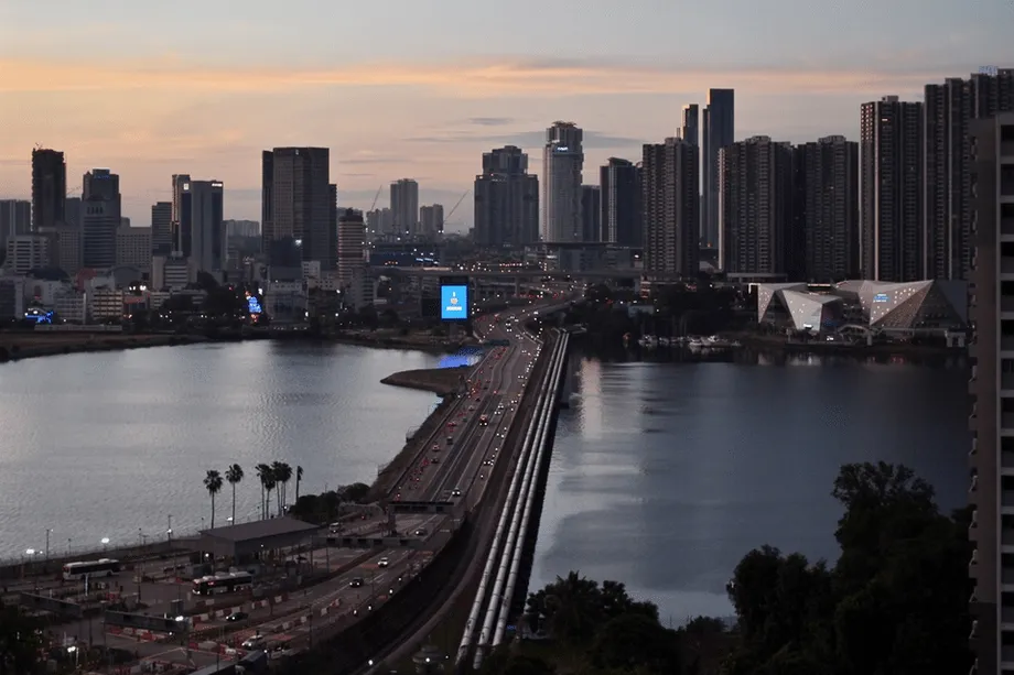Comment se rendre légalement de Singapour à Johor Bahru : bus, taxis, train, voiture et conseils sur les QR codes