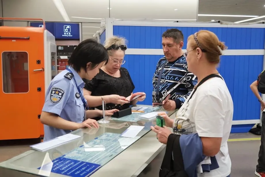 La politique d’exemption de visa de la Chine fait progresser Pékin et Shanghai dans les classements mondiaux