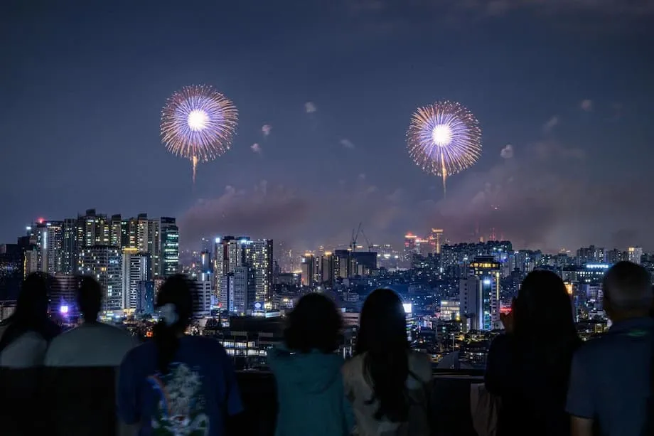Un million de personnes réunies pour le festival international de feux d’artifice de Séoul, qui illumine le fleuve Han