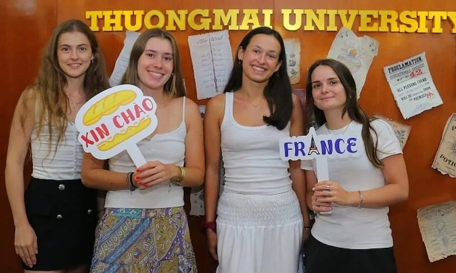 Le Vietnam envisage d’autoriser les étudiants étrangers à travailler à temps partiel