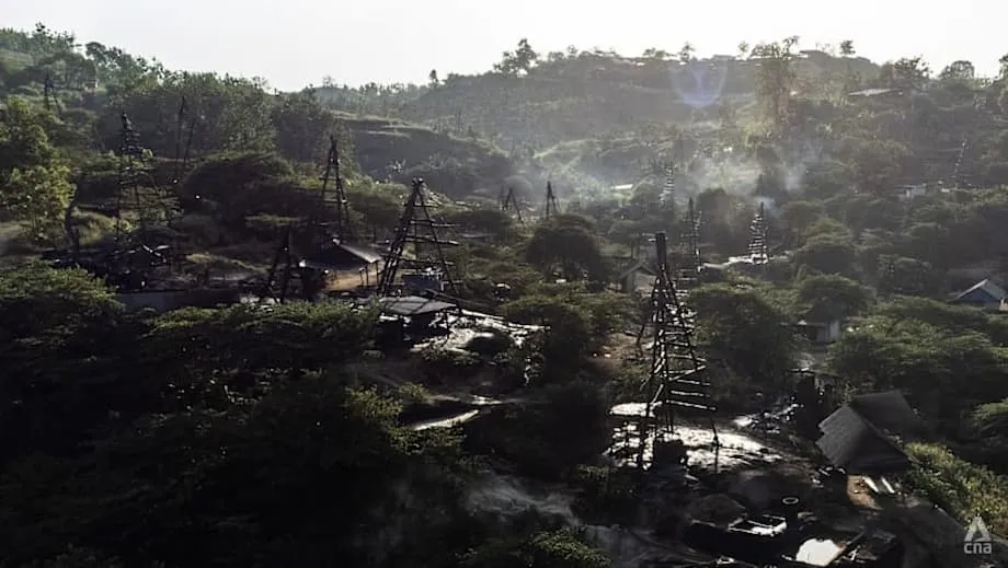 L’Indonésie veut légaliser les puits de pétrole exploités par les communautés, avec des règles de sécurité et un délai de quatre ans