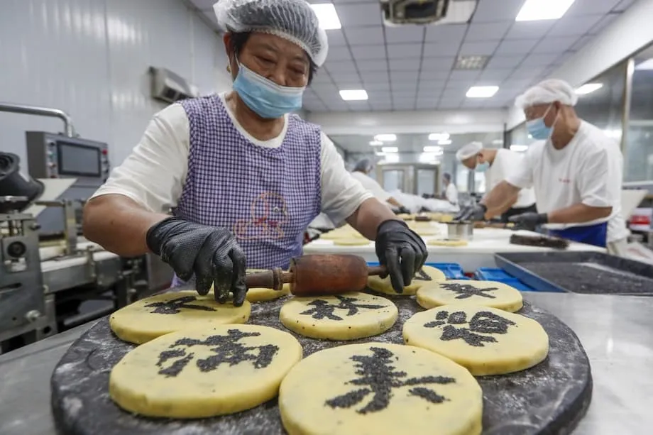 Les ventes de gâteaux de lune reculent, les économies pesant sur la tradition chinoise de la fête de la Mi-Automne
