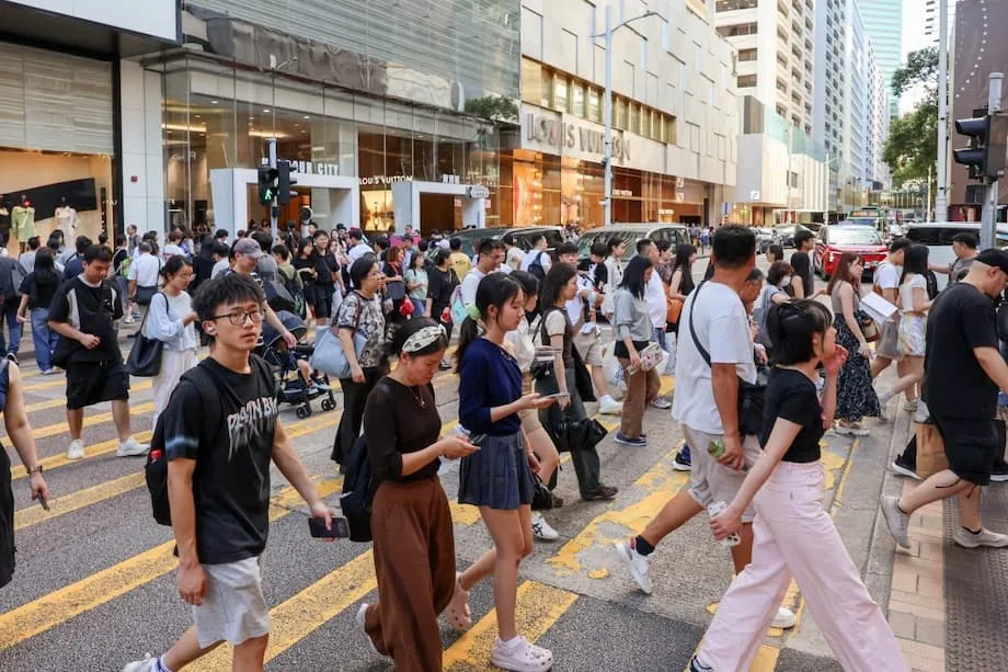 Les hôtels de Hong Kong affichent complet pour la fête nationale, mais les événements qui se terminent tôt favorisent les allers-retours dans la journée