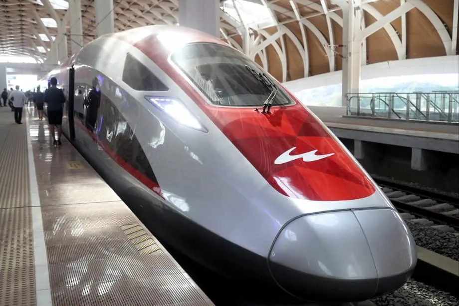 L’Indonésie mise sur de nouvelles lignes ferroviaires soutenues par la Chine, tandis que la dette de Whoosh impose des choix difficiles