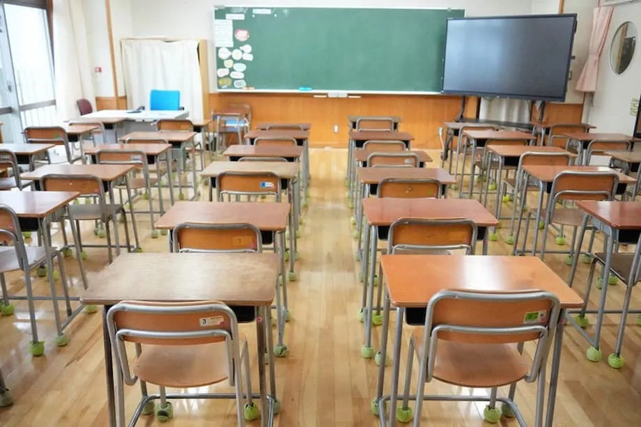 Pourquoi les enseignants japonais travaillent-ils toujours plus longtemps que leurs homologues des pays de l’OCDE ?
