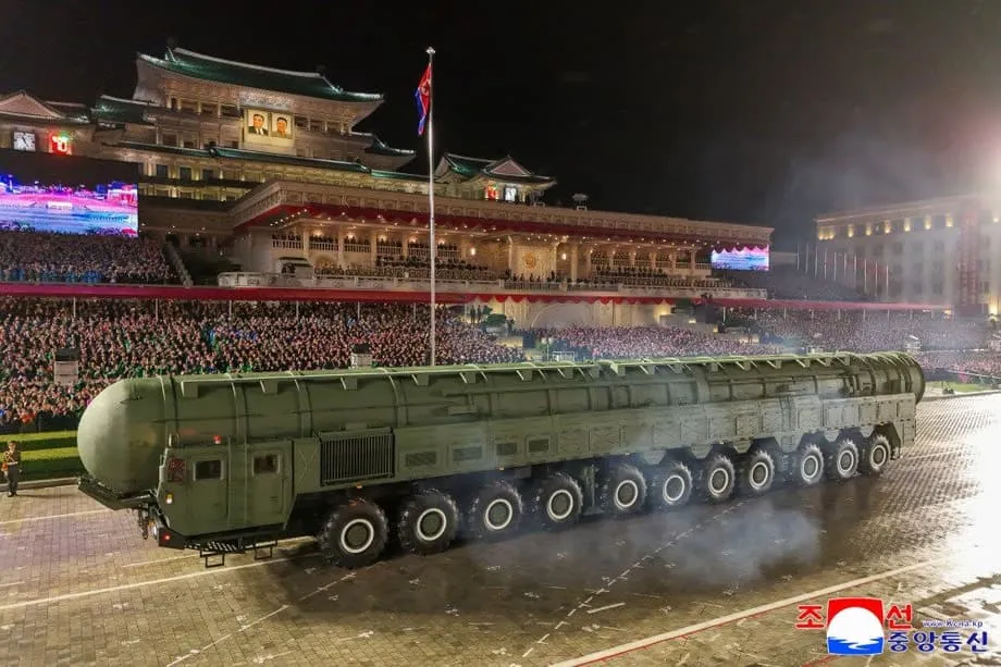 Le défilé nord-coréen met en lumière des missiles hypersoniques et intercontinentaux