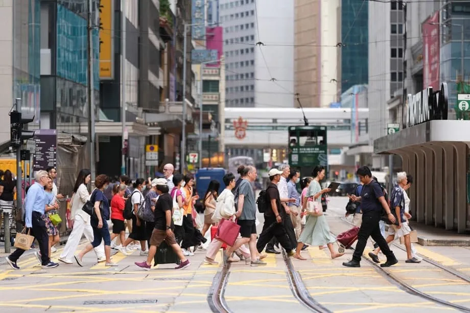 Le régime de retraite de Hong Kong progresse, mais reste derrière Singapour