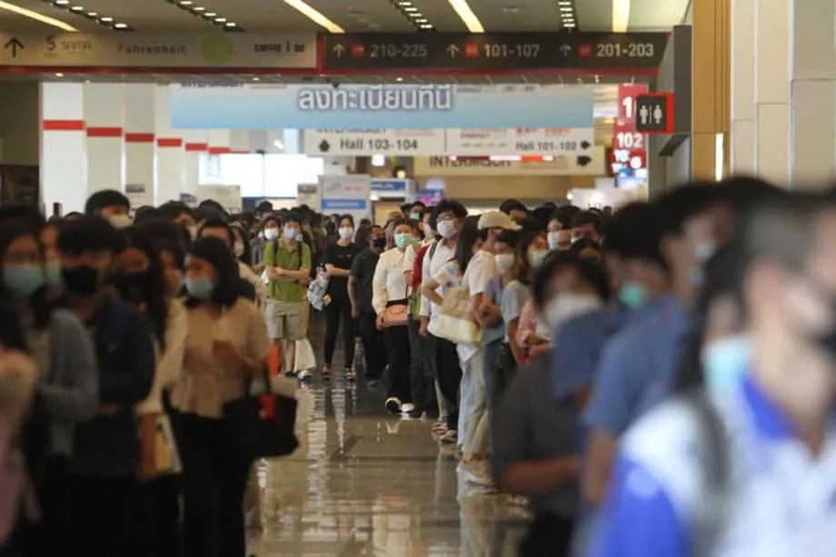 Les diplômés thaïlandais se détournent des emplois à temps plein face à la précarité et aux bouleversements liés à l’IA