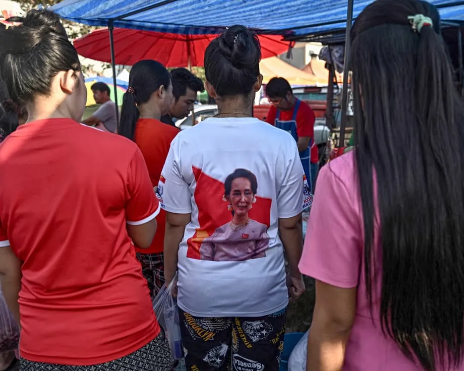 La Thaïlande ouvre l’accès à l’emploi légal aux réfugiés birmans face aux coupes dans l’aide et aux pénuries de main-d’œuvre