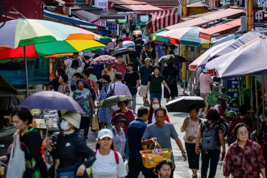 Le meurtre d’un étudiant sud-coréen au Cambodge suscite un retour de bâton dans son pays, tandis que des experts appellent à la retenue