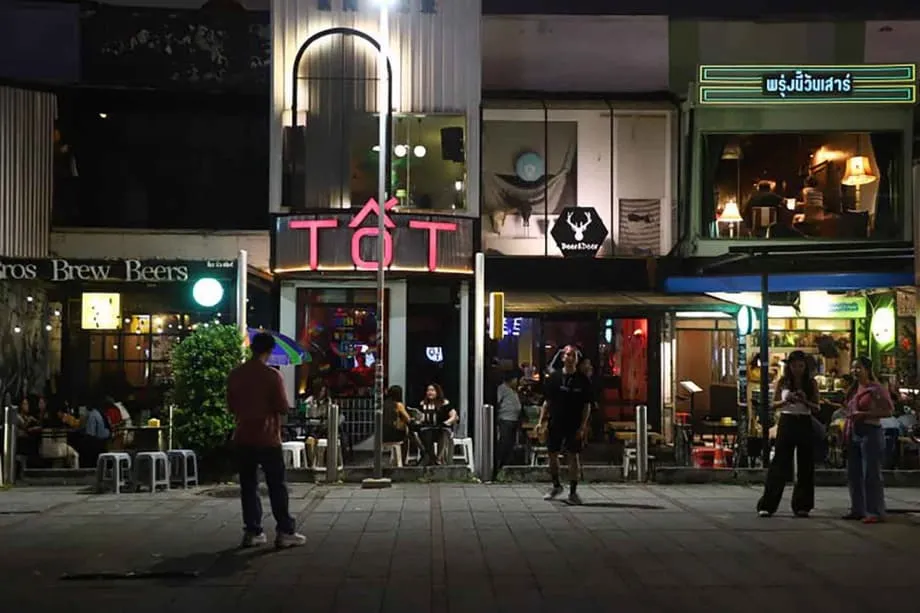 La Thaïlande durcit les horaires de consommation d’alcool et prévoit des amendes, tandis que les restaurateurs redoutent de semer la confusion chez les touristes