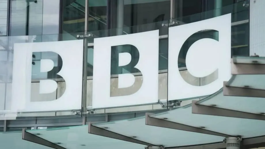 La BBC demande au Vietnam de restituer son passeport à une journaliste et de la laisser partir, alors que To Lam est en visite au Royaume-Uni