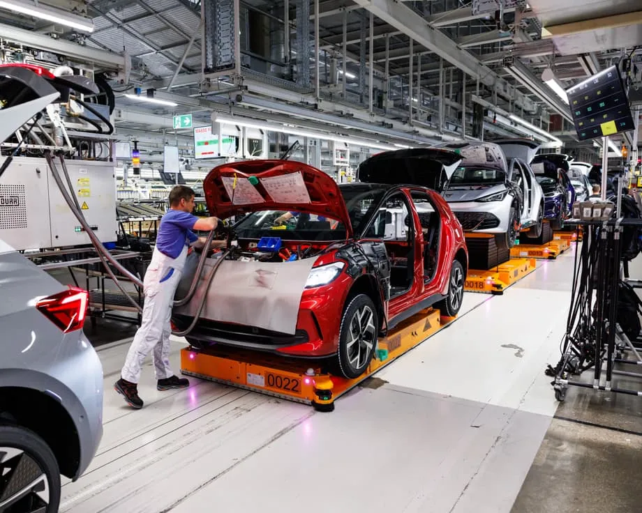 Les constructeurs automobiles européens se préparent à des arrêts de production après le blocage par la Chine des exportations de puces Nexperia