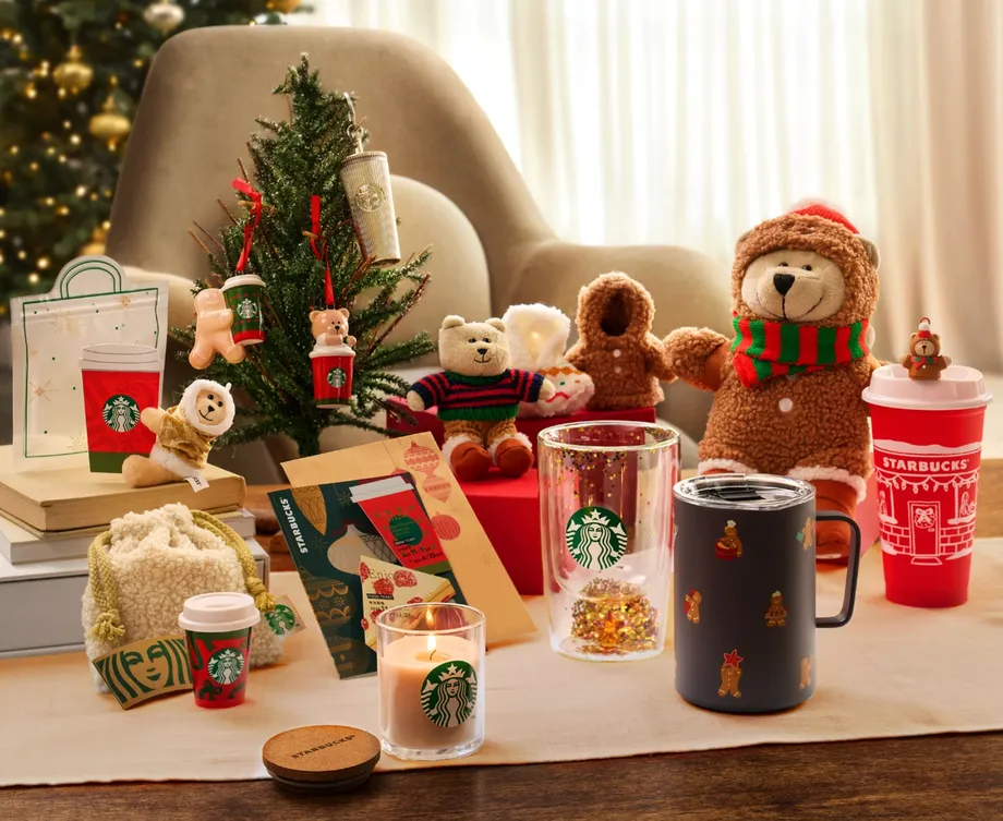 Des bougies inédites pour le lancement des articles et des contenants Starbucks Japon pour Noël 2025