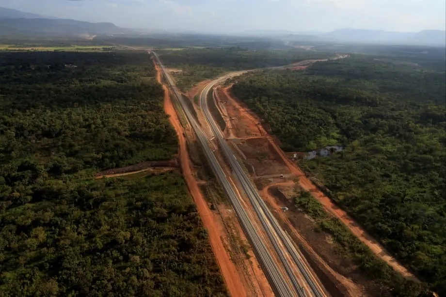 La Guinée bloque des locomotives chinoises alors que le projet minier de Simandou franchit une étape clé