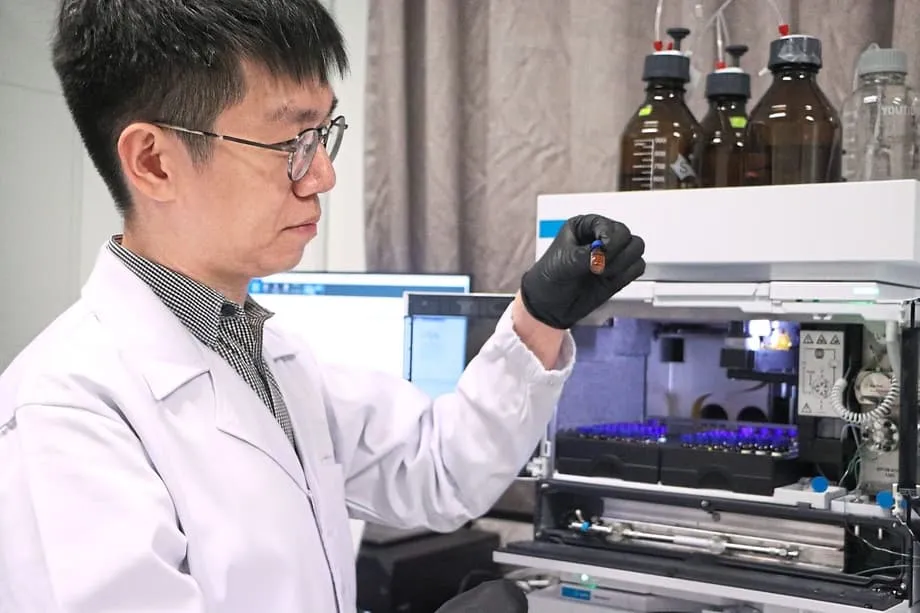De la lumière solaire aux carburants : le professeur Ong Wee Jun à la tête de l’essor de la photosynthèse artificielle en Malaisie