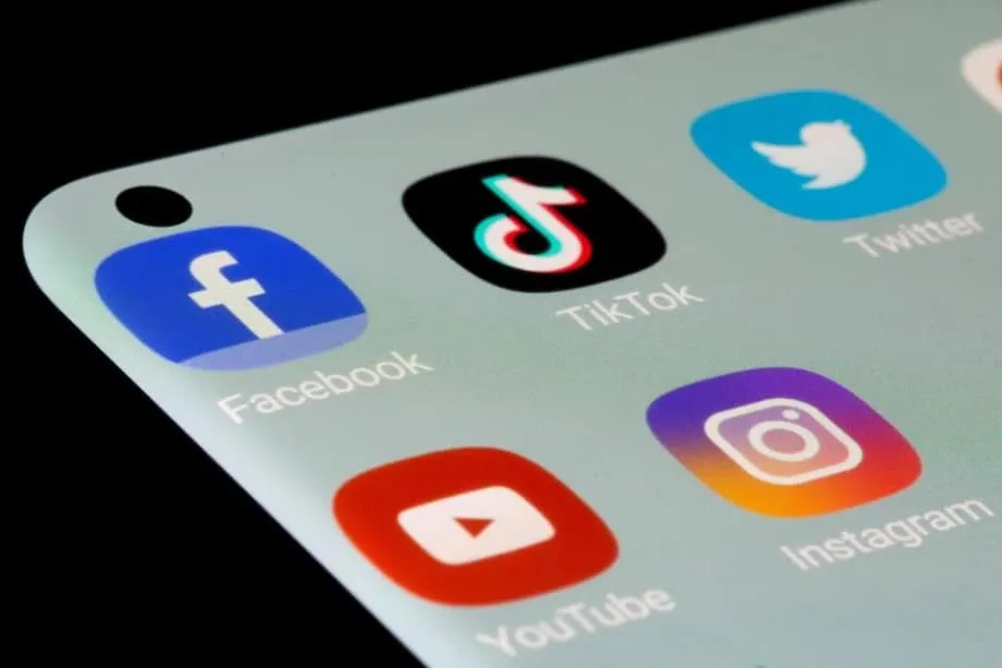 La Malaisie prévoit de limiter l’accès aux réseaux sociaux et d’imposer une vérification d’identité dès 2026