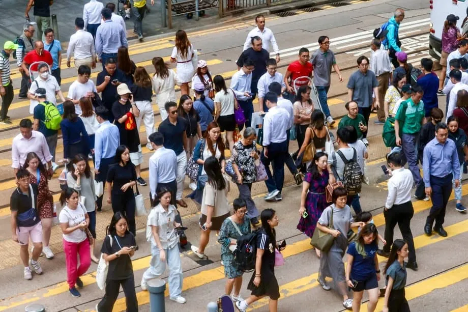 Hong Kong étend l’accès sans visa de courte durée à cinq nouveaux secteurs professionnels, portant le total à 17