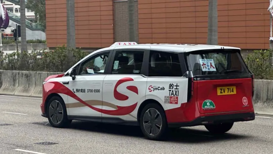 Les constructeurs chinois défient Toyota sur le marché des taxis à Hong Kong