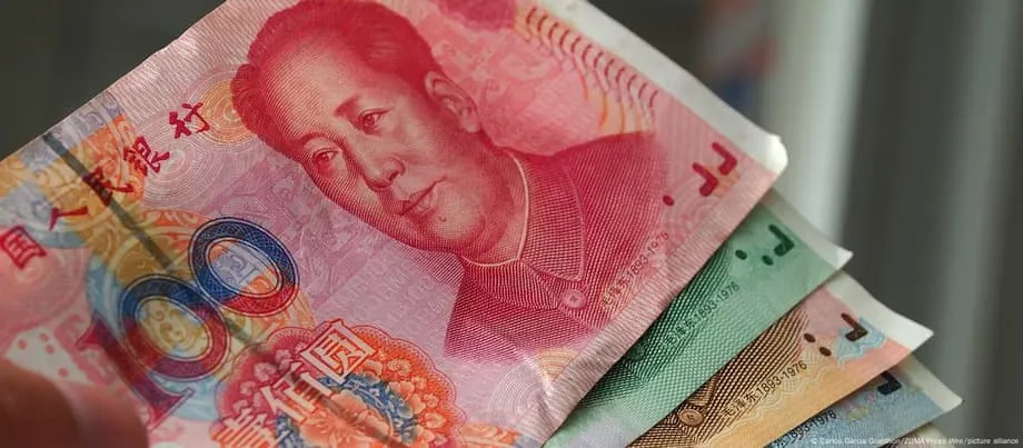 Le yuan dépasse le dollar dans les paiements transfrontaliers de la Chine, tandis que son utilisation dans les échanges progresse malgré des freins persistants