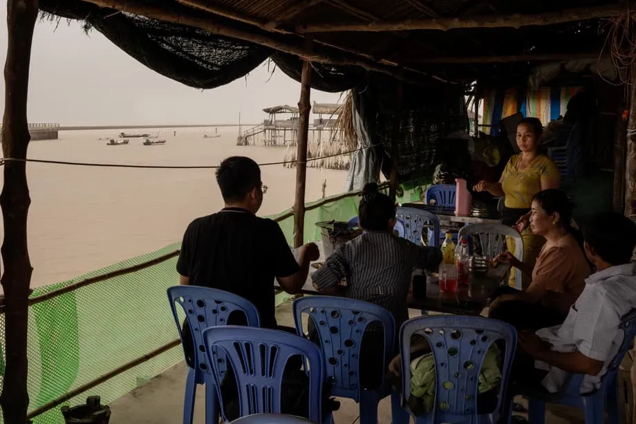 La montée des eaux et l’affaissement des terres menacent le delta du Mékong, au Vietnam