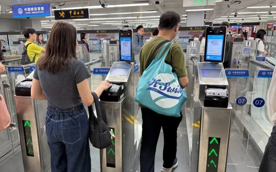 Les voyageurs hongkongais adoptent les files de reconnaissance faciale alors que la Chine continentale élargit leur accès