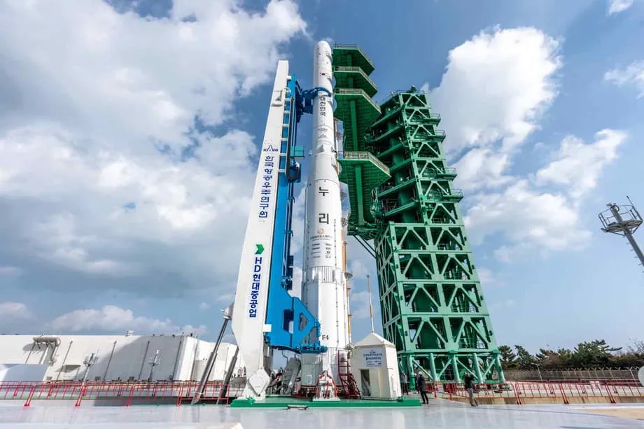 La Corée du Sud réussit le premier lancement de la fusée Nuri sous pilotage privé, avec 13 satellites en orbite